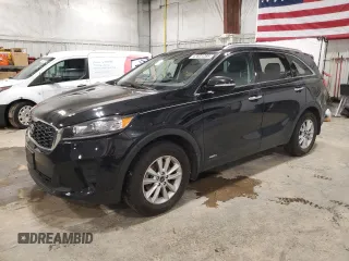 2019 Kia Sorento LX z VIN 5XYPGDA31KG590099, wystawiony jako Copart lot #47831285 z przebiegiem 63 161 mil mil oraz Szkoda całkowita • Salvage title. Historia ofert i sprzedaży dostępna na DreamBid. Obrazek 1.