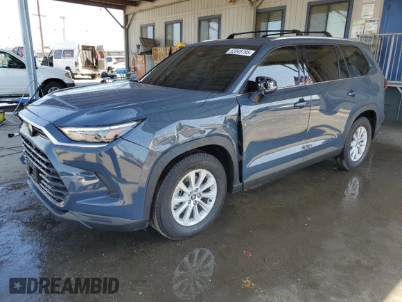 2024 Toyota Highlander XLE with VIN 5TDAAAA58RS013686, listed as a Copart auction lot 52045785 with 11,857 mi miles and Salvage title. Bid and sale history available at DreamBid. Image 1.