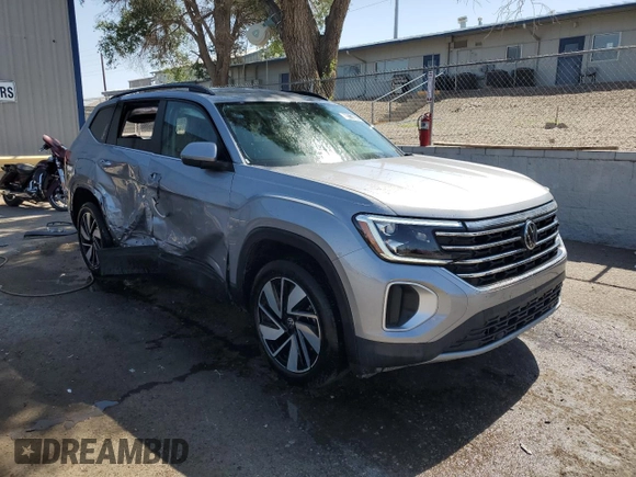 2025 Volkswagen Atlas SE z VIN 1V2HR2CA5SC504083, wystawiony jako Copart lot #59777055 z przebiegiem 13 538 mil mil oraz Czysty tytuł • Clean title. Historia ofert i sprzedaży dostępna na DreamBid. Obrazek 4.