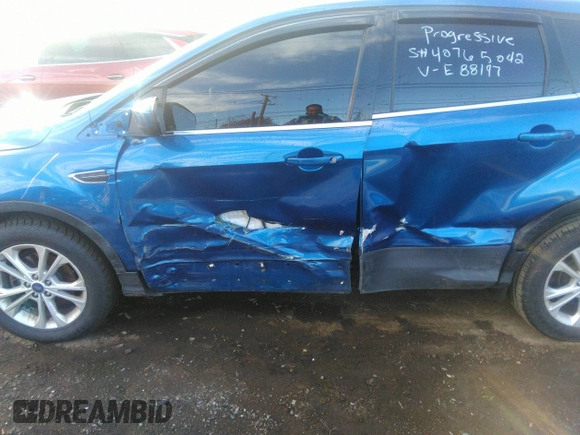 2017 Ford Escape SE with VIN 1FMCU0GD2HUE88197, listed as a IAAI auction lot 40765042 with 87,604 mi miles. Bid and sale history available at carsss.com. Image 6.