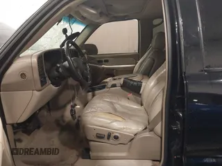 2003 Chevrolet Suburban Z71 with VIN 3GNFK16Z33G275630, listed as a IAAI auction lot 41937310 with 224,207 mi miles. Bid and sale history available at carsss.com. Image 5.
