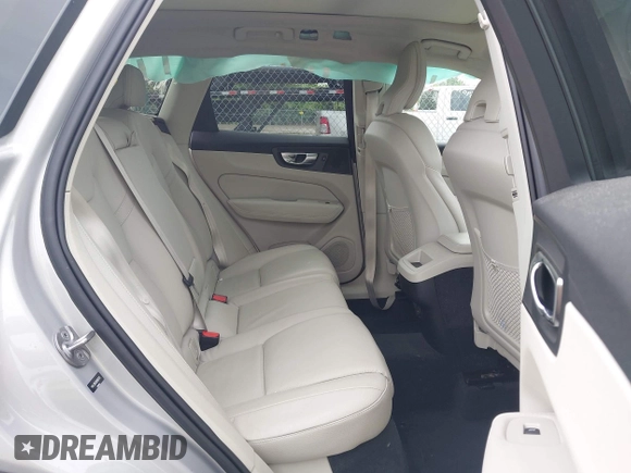 2022 Volvo XC60 Momentum z VIN YV4L12RK0N1997610, wystawiony jako IAAI lot #42202592 z przebiegiem 3580 mil mil oraz . Historia ofert i sprzedaży dostępna na DreamBid. Obrazek 8.