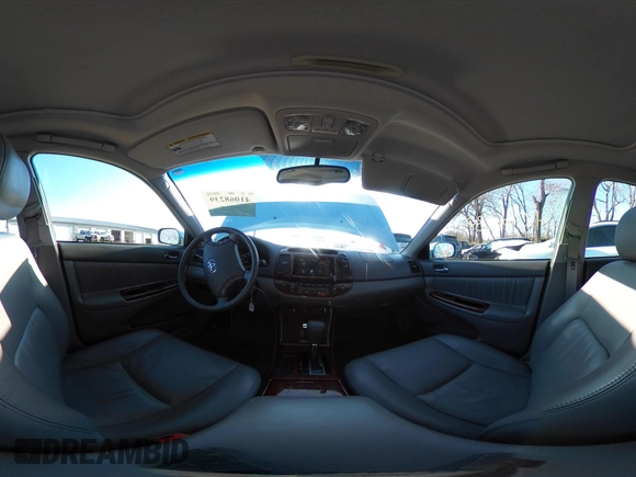 2006 Toyota Camry LE z VIN 4T1BF30K46U621829, wystawiony jako IAAI lot #41068239 z przebiegiem 96 942 mil mil oraz . Historia ofert i sprzedaży dostępna na DreamBid. Obrazek 18.