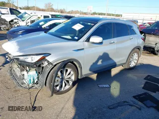 2020 Infiniti QX50 Luxe z VIN 3PCAJ5M37LF105904, wystawiony jako IAAI lot #41251242 z przebiegiem 66 806 mil mil oraz . Historia ofert i sprzedaży dostępna na DreamBid. Obrazek 17.