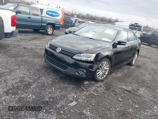 2011 Volkswagen Jetta SEL z VIN 3VWLZ7AJ2BM349306, wystawiony jako IAAI lot #38222989 z przebiegiem 198 462 mil mil oraz . Historia ofert i sprzedaży dostępna na DreamBid. Obrazek 2.