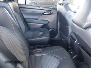 2021 Toyota Highlander XSE with VIN 5TDLZRBH6MS082409, listed as a IAAI auction lot 40172495 with 29,328 mi miles and . Bid and sale history available at DreamBid. Image 8.
