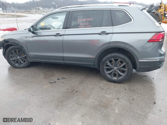 2022 Volkswagen Tiguan SE with VIN 3VV3B7AX3NM036590, listed as a IAAI auction lot 41463528 with 86,290 mi miles. Bid and sale history available at carsss.com. Image 3.
