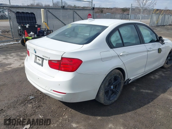 2014 BMW 3 Series 328d xDrive z VIN WBA3D5C5XEKX99221, wystawiony jako IAAI lot #41628911 z przebiegiem 129 095 mil mil oraz . Historia ofert i sprzedaży dostępna na DreamBid. Obrazek 4.