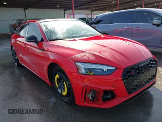 2024 Audi S5 Sportback Premium Plus z VIN WAUC4CF56RA111596, wystawiony jako IAAI lot #41846540 z przebiegiem 4 520 mil mil oraz . Historia ofert i sprzedaży dostępna na DreamBid. Obrazek 1.
