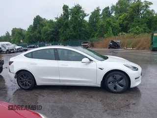 2019 Tesla Model 3 Long Range z VIN 5YJ3E1EBXKF442335, wystawiony jako IAAI lot #42240884 z przebiegiem 28 283 mil mil oraz . Historia ofert i sprzedaży dostępna na DreamBid. Obrazek 14.