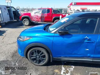 2021 Nissan Kicks SR with VIN 3N1CP5DV3ML561218, listed as a IAAI auction lot 41691829 with 99,361 mi miles. Bid and sale history available at carsss.com. Image 6.