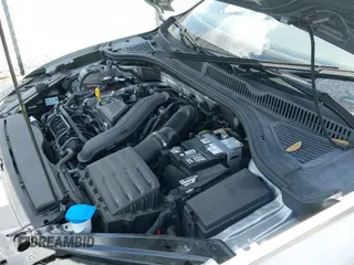 2023 Volkswagen Jetta S z VIN 3VW5M7BU8PM048790, wystawiony jako IAAI lot #42535927 z przebiegiem 20 586 mil mil oraz . Historia ofert i sprzedaży dostępna na DreamBid. Obrazek 19.