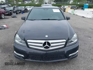 2013 Mercedes-Benz C 250 Sport z VIN WDDGF4HB6DA777055, wystawiony jako IAAI lot #42374146 z przebiegiem 122 060 mil mil oraz . Historia ofert i sprzedaży dostępna na DreamBid. Obrazek 12.