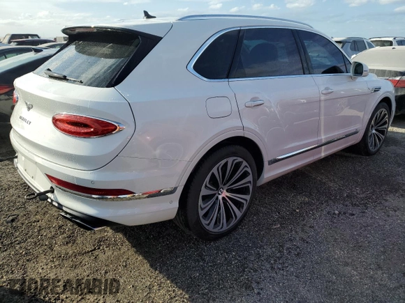 2022 Bentley Bentayga V8 z VIN SJAAM2ZV4NC011285, wystawiony jako Copart lot #75246624 z przebiegiem 33 179 mil mil oraz Nie do naprawy. Historia ofert i sprzedaży dostępna na DreamBid. Obrazek 3.