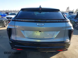 2024 Cadillac LYRIQ Sport z VIN 1GYKPTRL7RZ110193, wystawiony jako IAAI lot #41681140 z przebiegiem 14 218 mil mil oraz . Historia ofert i sprzedaży dostępna na DreamBid. Obrazek 16.