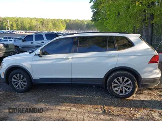 2020 Volkswagen Tiguan S z VIN 3VV1B7AX5LM010741, wystawiony jako IAAI lot #42030616 z przebiegiem 104 533 mil mil oraz . Historia ofert i sprzedaży dostępna na DreamBid. Obrazek 14.