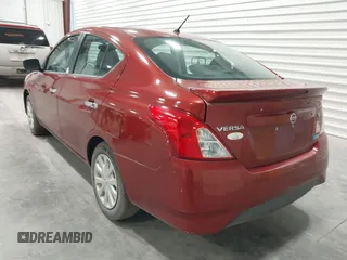 2016 Nissan Versa S z VIN 3N1CN7AP4GL804482, wystawiony jako IAAI lot #42145411 z przebiegiem 140 780 mil mil oraz . Historia ofert i sprzedaży dostępna na DreamBid. Obrazek 3.