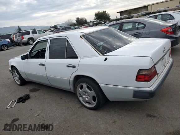 1992 Mercedes-Benz 400 E z VIN WDBEA34E9NB732177, wystawiony jako Copart lot #46317205 z przebiegiem 254 133 mil mil oraz Czysty tytuł • Clean title. Historia ofert i sprzedaży dostępna na DreamBid. Obrazek 2.