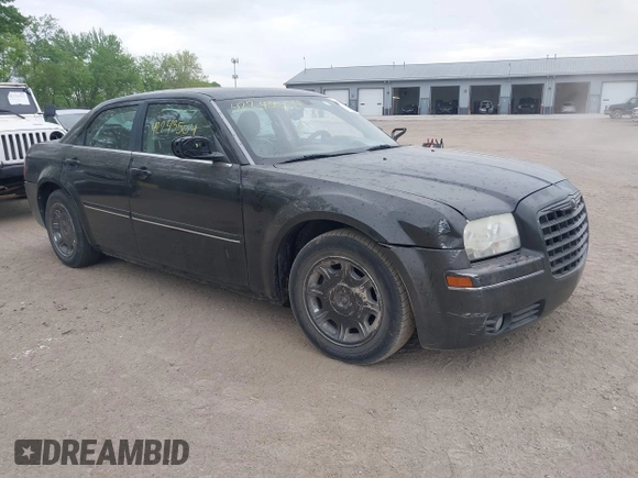 2005 Chrysler 300 Touring z VIN 2C3JA53G15H155185, wystawiony jako IAAI lot #42243504 z przebiegiem 176 557 mil mil oraz . Historia ofert i sprzedaży dostępna na DreamBid. Obrazek 1.