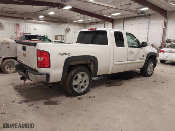 2012 Chevrolet Silverado 1500 LT with VIN 1GCRKSE73CZ336373, listed as a IAAI auction lot 41699061 with 193,651 mi miles. Bid and sale history available at carsss.com. Image 4.