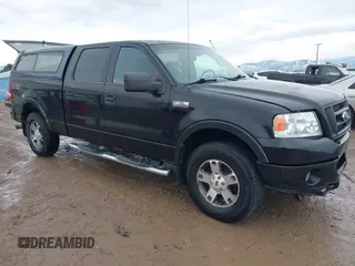 2006 Ford F-150 XLT z VIN 1FTPW14536KC16382, wystawiony jako IAAI lot #41611417 z przebiegiem 213 054 mil mil oraz . Historia ofert i sprzedaży dostępna na DreamBid. Obrazek 1.
