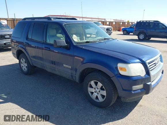 2008 Ford Explorer XLT with VIN 1FMEU73E88UA75121, listed as a IAAI auction lot 41714427 with 238,774 mi miles and . Bid and sale history available at carsss.com. Image 1.