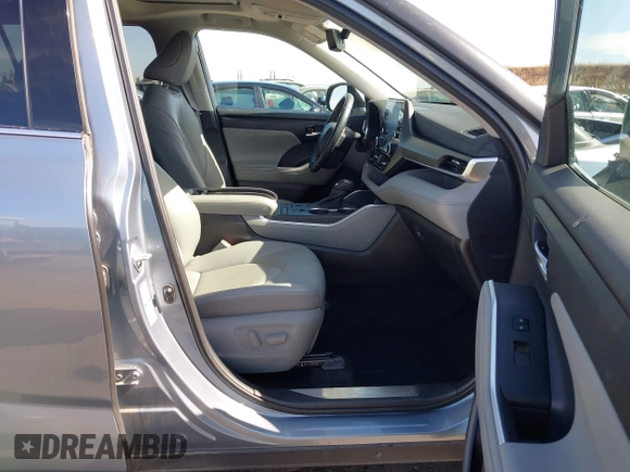2021 Toyota Highlander XLE with VIN 5TDHZRBH2MS124631, listed as a IAAI auction lot 42660410 with 84,306 mi miles and . Bid and sale history available at DreamBid. Image 5.