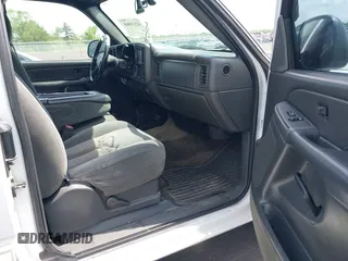 2004 Chevrolet Silverado 1500 LS with VIN 1GCEC19V74Z102933, listed as a IAAI auction lot 42133868 with 301,558 mi miles and . Bid and sale history available at DreamBid. Image 5.