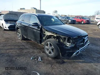 2021 Mercedes-Benz GLC 300 z VIN W1N0G8EB4MF923176, wystawiony jako IAAI lot #41513905 z przebiegiem 65 154 mil mil oraz . Historia ofert i sprzedaży dostępna na DreamBid. Obrazek 1.