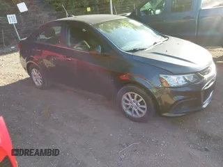 2018 Chevrolet Sonic LT z VIN 1G1JD5SB8J4102265, wystawiony jako IAAI lot #42556726 z przebiegiem 158 586 mil mil oraz . Historia ofert i sprzedaży dostępna na DreamBid. Obrazek 1.