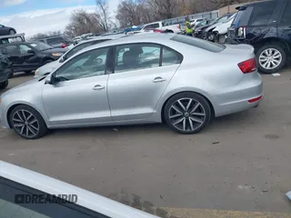 2014 Volkswagen Jetta GLI Edition 30 с VIN 3VW4S7AJ2EM214517, выставлен на аукционе IAAI как лот 41662860 с пробегом 185 783 миль миль и . История ставок и продаж доступна на DreamBid. Изображение 14.