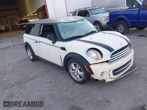 2013 MINI Clubman z VIN WMWZF3C54DT491236, wystawiony jako IAAI lot #41663705 z przebiegiem 90 046 mil mil oraz . Historia ofert i sprzedaży dostępna na DreamBid. Obrazek 1.