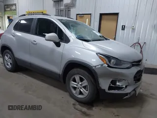 2021 Chevrolet Trax LT z VIN KL7CJPSB6MB344490, wystawiony jako IAAI lot #41691502 z przebiegiem 12 019 mil mil oraz . Historia ofert i sprzedaży dostępna na DreamBid. Obrazek 1.
