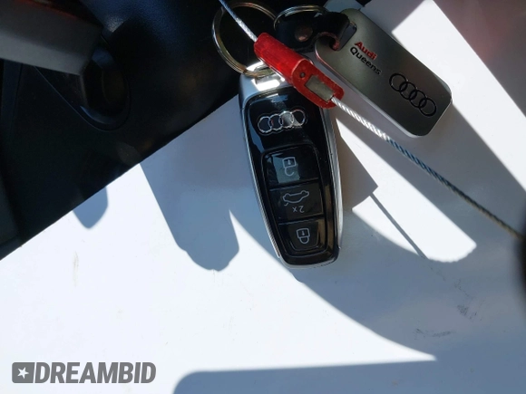 2024 Audi Q8 e-tron Prestige z VIN WA16ABGE6RB005963, wystawiony jako IAAI lot #42067970 z przebiegiem 7 113 mil mil oraz . Historia ofert i sprzedaży dostępna na DreamBid. Obrazek 11.