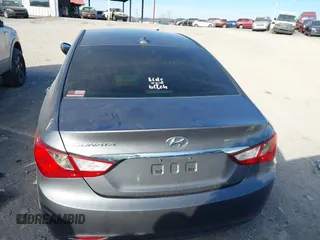2013 Hyundai Sonata GLS z VIN 5NPEB4AC1DH582330, wystawiony jako IAAI lot #41400453 z przebiegiem Nie podano mil oraz . Historia ofert i sprzedaży dostępna na DreamBid. Obrazek 17.