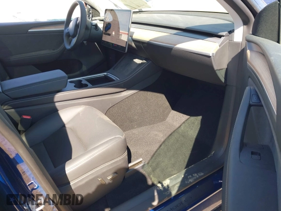 2024 Tesla Model Y Long Range with VIN 7SAYGDEE5RA329172, listed as a IAAI auction lot 41892147 with 8,030 mi miles and . Bid and sale history available at DreamBid. Image 5.