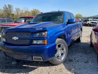 2004 Chevrolet Silverado SS z VIN 2GCEK19N041303732, wystawiony jako Copart lot #74617474 z przebiegiem 200 072 mil mil oraz Tytuł czysty. Historia ofert i sprzedaży dostępna na DreamBid. Obrazek 2.