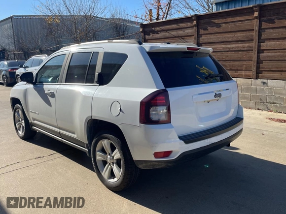 2016 Jeep Compass Sport SE z VIN 1C4NJCBA3GD568160, wystawiony jako Copart lot #85897464 z przebiegiem 174 378 mil mil oraz Czysty tytuł • Clean title. Historia ofert i sprzedaży dostępna na DreamBid. Obrazek 3.