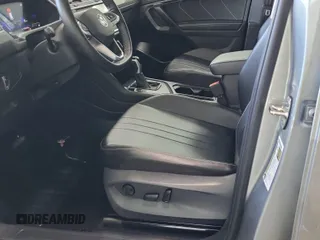 2024 Volkswagen Tiguan SE с VIN 3VV3B7AX9RM106728, выставлен на аукционе IAAI как лот 42845194 с пробегом 23 946 миль миль и . История ставок и продаж доступна на DreamBid. Изображение 14.