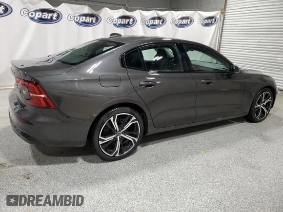 2025 Volvo S60 Core with VIN 7JRL12GJ0SG365858, listed as a Copart auction lot 43205655 with 9,201 mi miles and Clean Title. Bid and sale history available at carsss.com. Image 3.