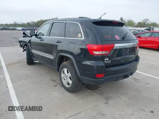 2011 Jeep Grand Cherokee Laredo z VIN 1J4RR4GG8BC504878, wystawiony jako IAAI lot #42097973 z przebiegiem 190 583 mil mil oraz . Historia ofert i sprzedaży dostępna na DreamBid. Obrazek 3.