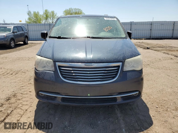 2014 Chrysler Town & Country Touring z VIN 2C4RC1BG9ER125980, wystawiony jako Copart lot #55575455 z przebiegiem 246 013 mil mil oraz Szkoda całkowita • Salvage title. Historia ofert i sprzedaży dostępna na DreamBid. Obrazek 5.