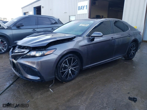2022 Toyota Camry SE with VIN 4T1G11AKXNU697495, listed as a Copart auction lot 42219945 with 79,196 mi miles and Salvage Title. Bid and sale history available at carsss.com. Image 1.