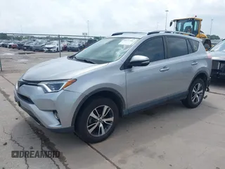 2018 Toyota RAV4 XLE z VIN JTMWFREV5JJ202927, wystawiony jako IAAI lot #42111306 z przebiegiem 118 385 mil mil oraz . Historia ofert i sprzedaży dostępna na DreamBid. Obrazek 2.