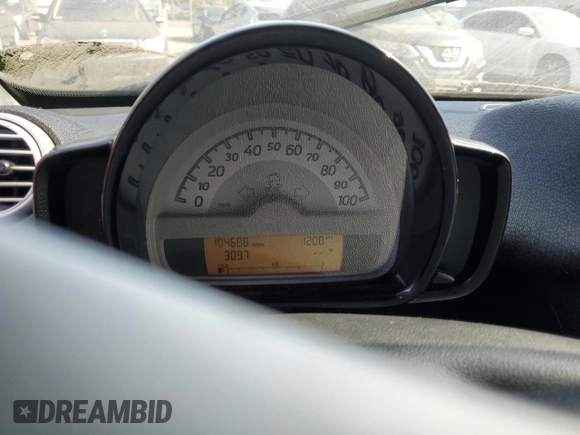 2014 Smart fortwo Pure z VIN WMEEJ3BA3EK780633, wystawiony jako Copart lot #54009185 z przebiegiem 104 688 mil mil oraz Tytuł czysty. Historia ofert i sprzedaży dostępna na DreamBid. Obrazek 9.