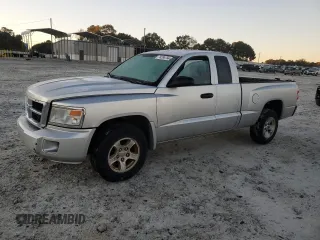 2010 Dodge Dakota z VIN 1D7CE2BK6AS135357, wystawiony jako Copart lot #76288794 z przebiegiem 290 816 mil mil oraz Czysty tytuł • Clean title. Historia ofert i sprzedaży dostępna na DreamBid. Obrazek 1.