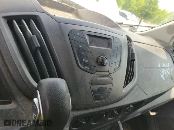 2018 Ford Transit z VIN 1FTYR2CM5JKB45950, wystawiony jako IAAI lot #42532710 z przebiegiem 98 554 mil mil oraz . Historia ofert i sprzedaży dostępna na DreamBid. Obrazek 26.