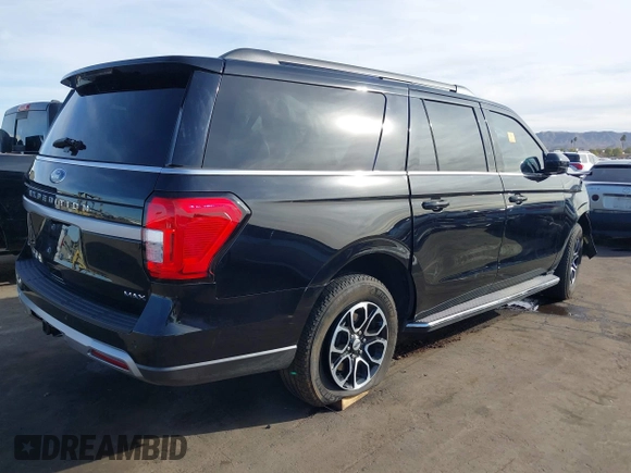 2022 Ford Expedition Max XLT z VIN 1FMJK1HT6NEA09150, wystawiony jako IAAI lot #41423268 z przebiegiem 17 336 mil mil oraz . Historia ofert i sprzedaży dostępna na DreamBid. Obrazek 4.