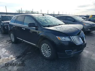 2011 Lincoln MKX with VIN 2LMDJ8JK9BBJ15470, listed as a IAAI auction lot 41305860 with 311,465 mi miles. Bid and sale history available at carsss.com. Image 1.