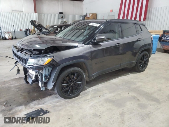 2020 Jeep Compass Latitude z VIN 3C4NJCBB6LT252619, wystawiony jako Copart lot #54860815 z przebiegiem Nie podano mil oraz Szkoda całkowita • Salvage title. Historia ofert i sprzedaży dostępna na DreamBid. Obrazek 1.
